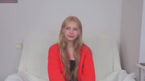 Snapshot of lil_tasty33 chatting on 09-11-25, 10:26 Emma online show from 09-11-25, 10:26