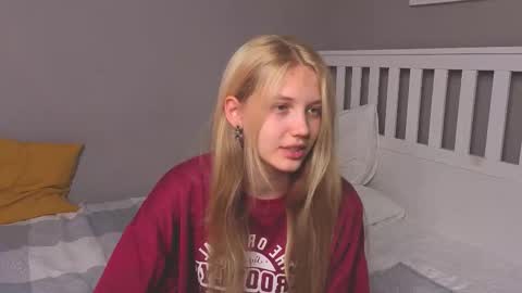 Snapshot of lil_tasty33 chatting on 09-22-25, 10:06 Emma online show from 09-22-25, 10:06