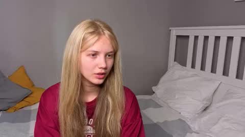 Snapshot of lil_tasty33 chatting on 09-23-25, 09:34 Emma online show from 09-23-25, 09:34