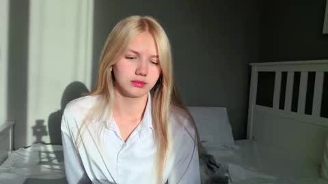 Snapshot of lil_tasty33 chatting on 10-01-25, 10:32 Emma online show from 10-01-25, 10:32