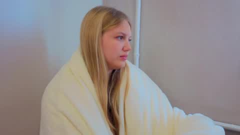Emma online show from 05-18-26, 04:07