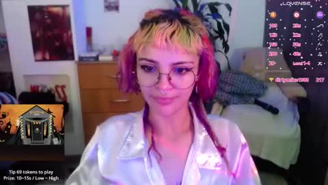 Snapshot of lila_bratz chatting on 10-24-25, 06:15 Lila online show from 10-24-25, 06:15