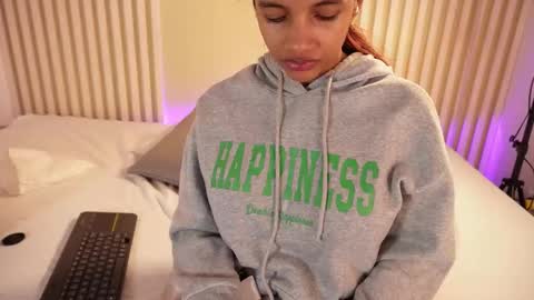 L I L A   online show from 02-05-26, 04:06