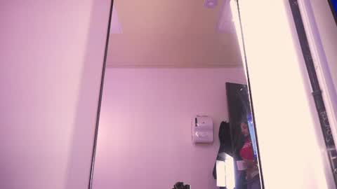 L I L A   online show from 06-15-26, 02:03