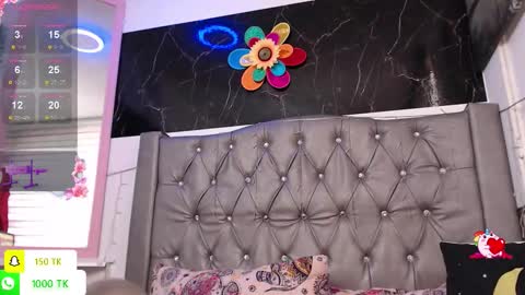 Snapshot of lila_gummy_ chatting on 01-05-26, 05:27 online show from 01-05-26, 05:27