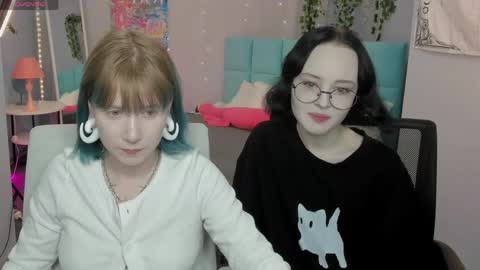 Lili online show from 05-15-26, 10:55