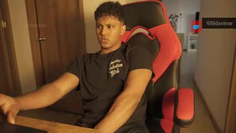 Snapshot of lildantear chatting on 12-17-25, 10:16 Dante online show from 12-17-25, 10:16