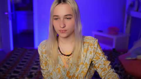 Snapshot of lilelfies chatting on 04-15-26, 01:23 Anna online show from 04-15-26, 01:23