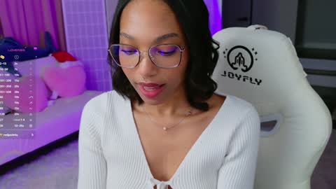 Snapshot of lileviemarie chatting on 12-20-24, 02:08 evie online show from 12-20-24, 02:08