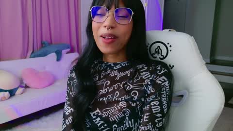 Snapshot of lileviemarie chatting on 01-18-25, 02:47 evie online show from 01-18-25, 02:47