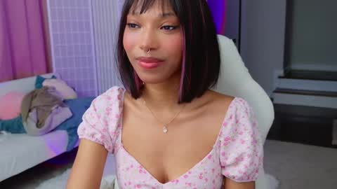 Snapshot of lileviemarie chatting on 03-12-25, 12:53 evie online show from 03-12-25, 12:53