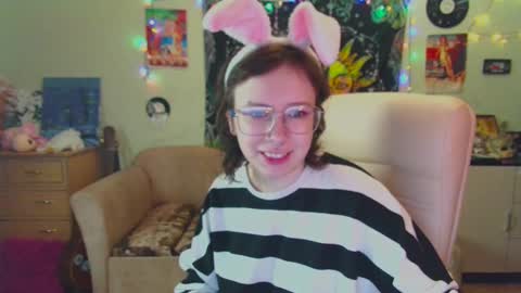 Snapshot of lileyfoxxx chatting on 01-04-25, 12:05 Lil online show from 01-04-25, 12:05