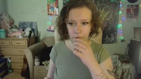 Snapshot of lileyfoxxx chatting on 10-01-25, 12:44 Lil online show from 10-01-25, 12:44