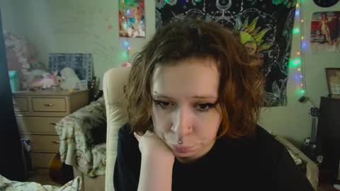 Snapshot of lileyfoxxx chatting on 10-07-25, 10:23 Lil online show from 10-07-25, 10:23