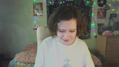 Snapshot of lileyfoxxx chatting on 10-15-25, 12:38 Lil online show from 10-15-25, 12:38
