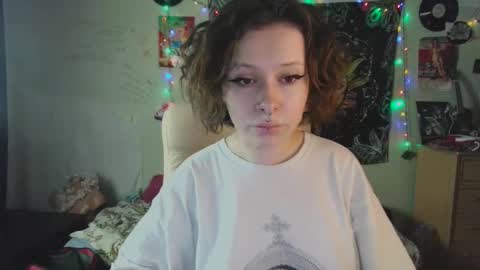 Snapshot of lileyfoxxx chatting on 10-18-25, 11:33 Lil online show from 10-18-25, 11:33