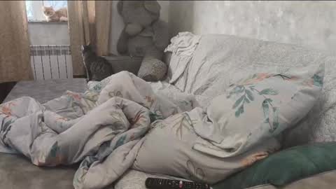 Lili online show from 12-18-25, 10:54