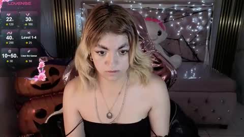 Snapshot of lili_conor_s chatting on 10-25-25, 03:58 Lili online show from 10-25-25, 03:58