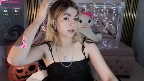 Snapshot of lili_conor_s chatting on 10-28-25, 04:16 Lili online show from 10-28-25, 04:16