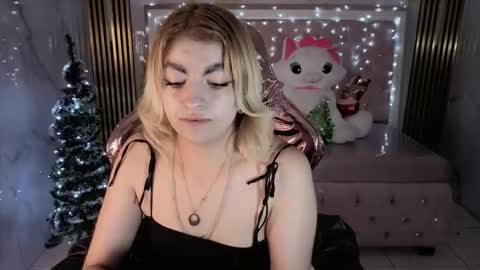 Snapshot of lili_conor_s chatting on 11-28-25, 03:31 Lili online show from 11-28-25, 03:31