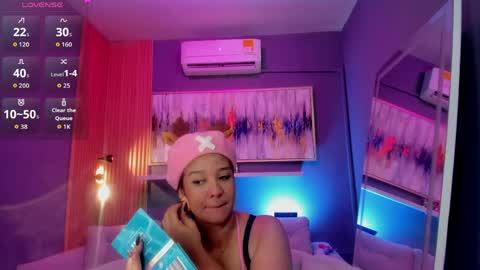 holis soy lily chang no olvides el pulgar arriba es muy importante para mi 3 independent model online show from 06-04-26, 06:58