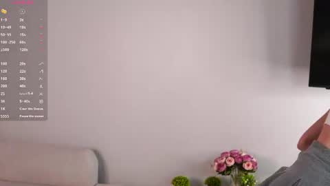Hi I am Luna online show from 06-14-26, 03:03