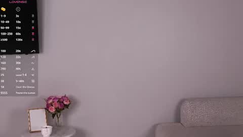 Hi I am Luna online show from 06-21-26, 03:03