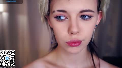Snapshot of liliandaniels chatting on 09-27-25, 07:02 Lilian online show from 09-27-25, 07:02