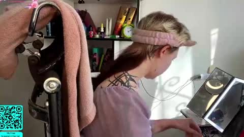 Lilian online show from 03-17-26, 07:01