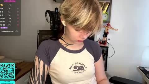 Lilian online show from 04-25-26, 07:00