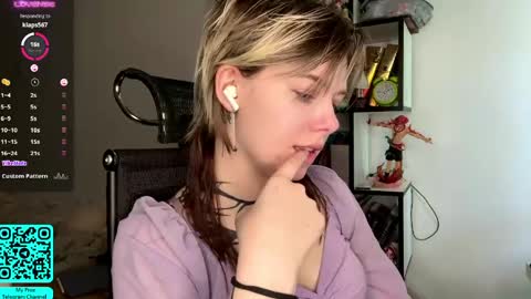 Snapshot of liliandaniels chatting on 05-09-26, 07:24 Lilian online show from 05-09-26, 07:24