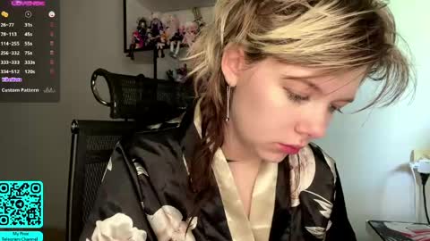 Snapshot of liliandaniels chatting on 05-10-26, 07:13 Lilian online show from 05-10-26, 07:13