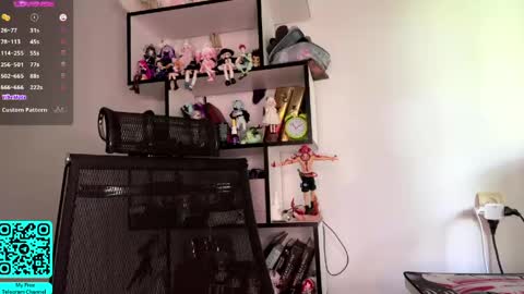 Snapshot of liliandaniels chatting on 05-17-26, 07:17 Lilian online show from 05-17-26, 07:17