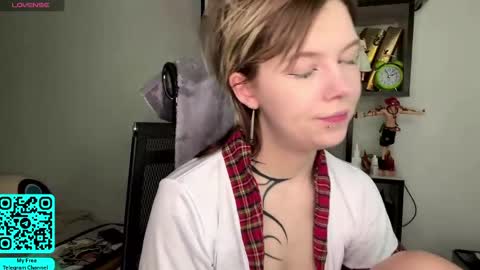 Snapshot of liliandaniels chatting on 06-05-26, 07:14 Lilian online show from 06-05-26, 07:14