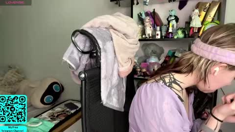 Snapshot of liliandaniels chatting on 06-06-26, 07:02 Lilian online show from 06-06-26, 07:02