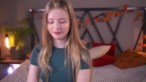 Snapshot of lilianhoward chatting on 11-27-25, 12:40 Lilian online show from 11-27-25, 12:40