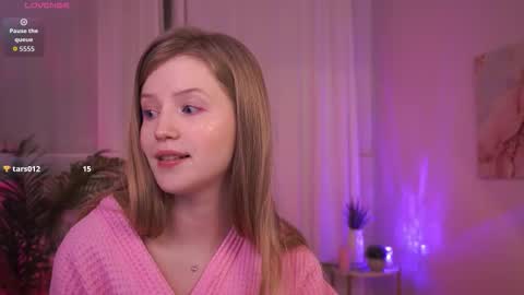 Snapshot of lilianhoward chatting on 12-14-25, 12:43 Lilian online show from 12-14-25, 12:43