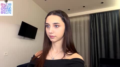 Lina online show from 12-22-25, 10:18