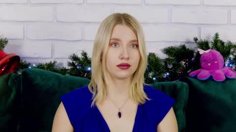 LiliLinn online show from 12-18-24, 07:15