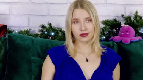 LiliLinn online show from 12-18-24, 10:19