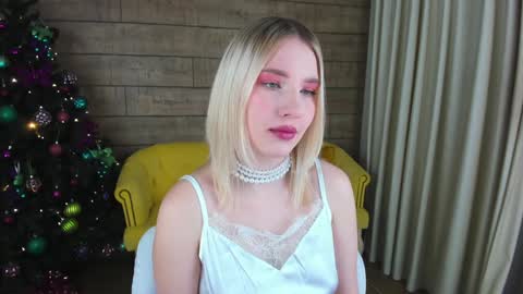 LiliLinn online show from 12-20-24, 05:47