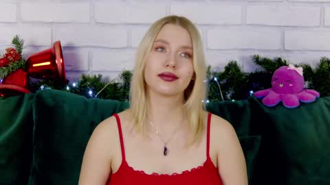 LiliLinn online show from 12-24-24, 12:22