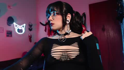 Snapshot of lililiu chatting on 12-19-24, 02:34 Molly online show from 12-19-24, 02:34