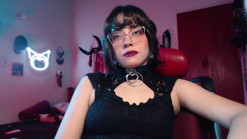 Snapshot of lililiu chatting on 12-21-24, 01:26 Molly online show from 12-21-24, 01:26