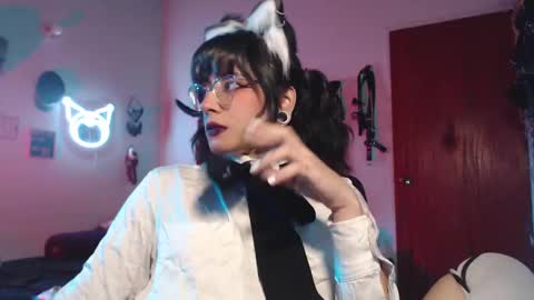 Snapshot of lililiu chatting on 01-11-25, 02:41 Molly online show from 01-11-25, 02:41