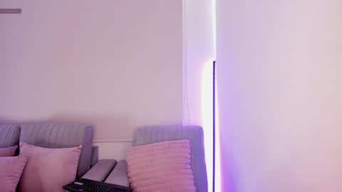 Snapshot of lilily_lv chatting on 04-09-26, 12:32 Lilly online show from 04-09-26, 12:32