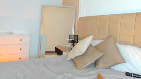 Snapshot of lilipinkette chatting on 12-28-24, 05:44 Lili online show from 12-28-24, 05:44