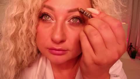 Snapshot of lilit_1love chatting on 09-30-25, 05:18 Lilit online show from 09-30-25, 05:18