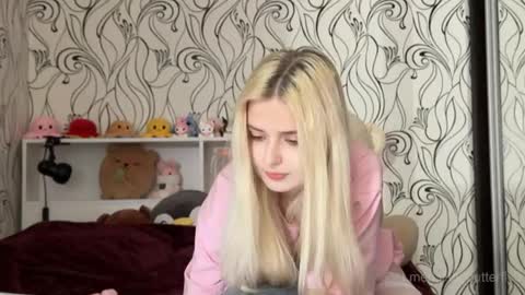 Snapshot of lilith_butterfly chatting on 05-01-26, 11:15 Lilly online show from 05-01-26, 11:15