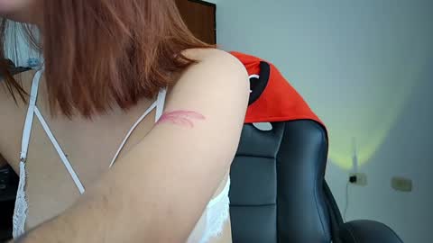 Snapshot of lilith_cruzz chatting on 12-11-24, 06:31 Lilith online show from 12-11-24, 06:31